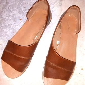 Universal Thread cute brown asymmetrical flats sz 7  "Lissa"